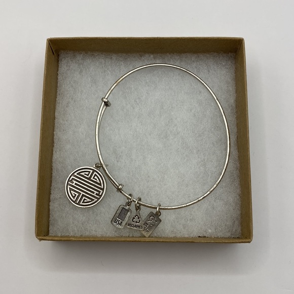 Shou (Chinese Long Life) Charm Bangle from Wind & Fire - Picture 3 of 7